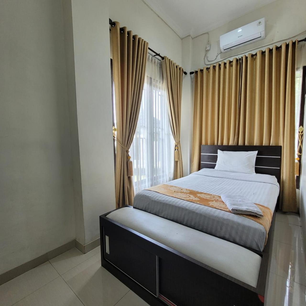 Mahakam Guest House Padang  Room photo